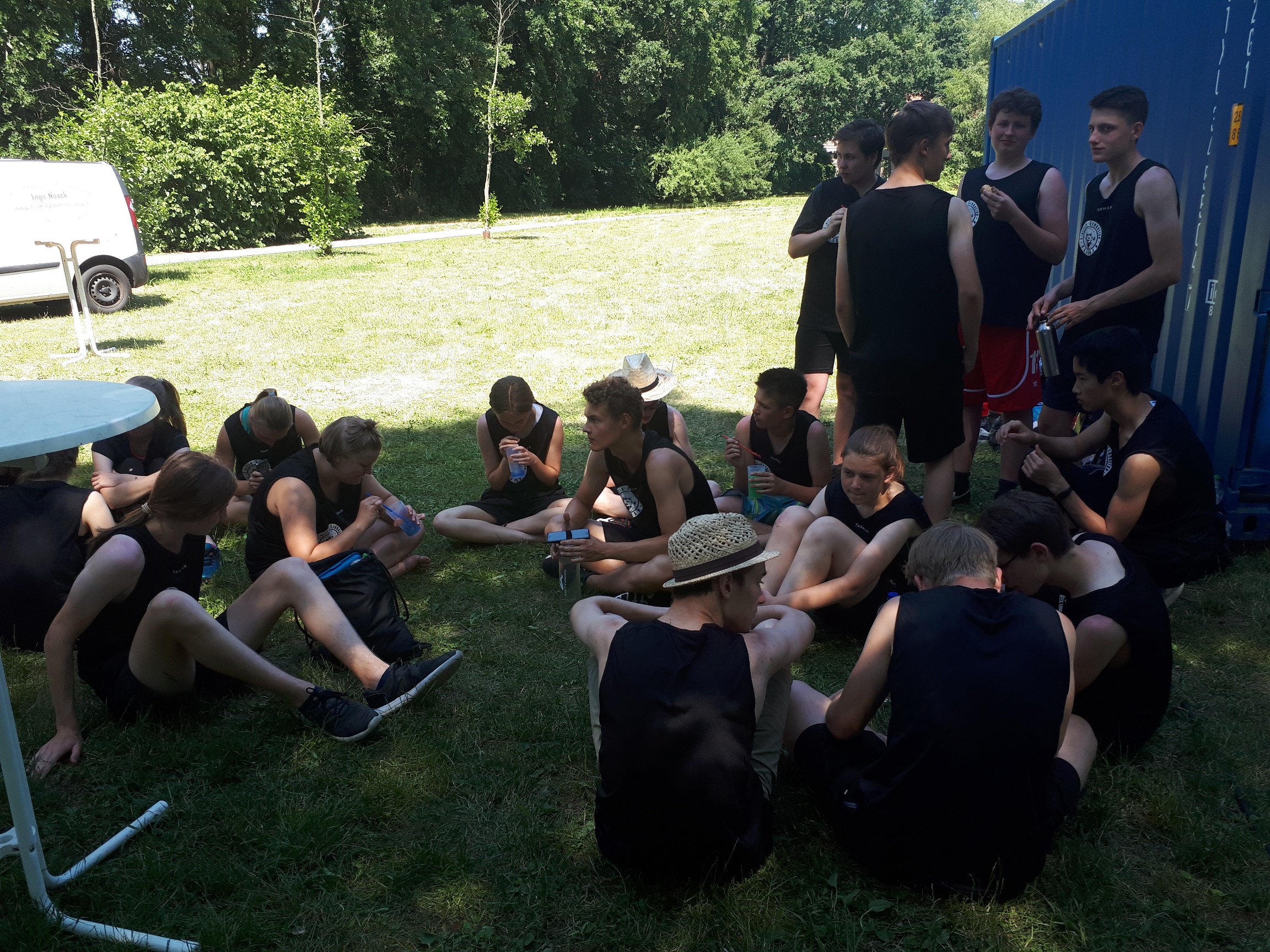 Drachenboot5 Pause zwischen den Rennen